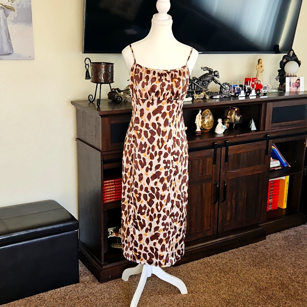 FOREVER 21 SPAGHETTI STRAP DRESS SIZE M